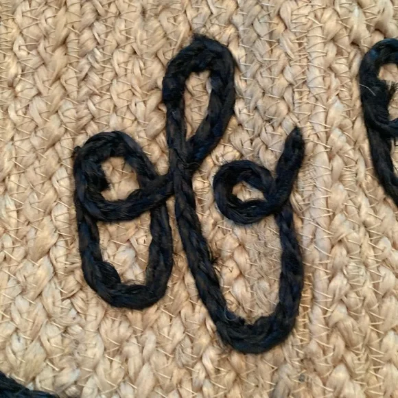 NWOT - Shiraleah ‘Out of Office' Woven Bag - Picture 4 of 9